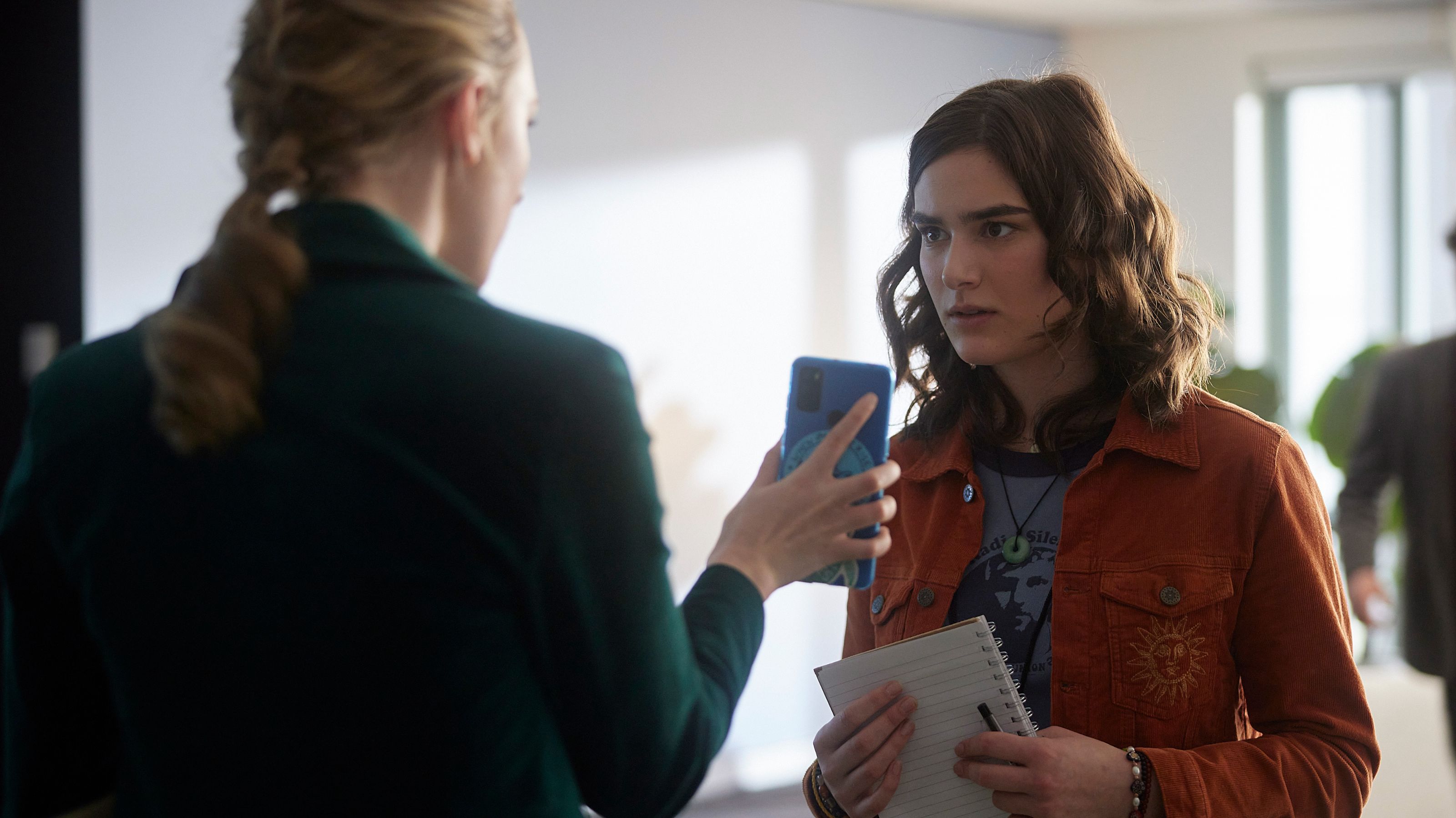 THE PM'S DAUGHTER _Sadie (Natalie English)_Cat (Cassandra English) _S2Ep2_SD07_Joel Pratley_145_870x489px